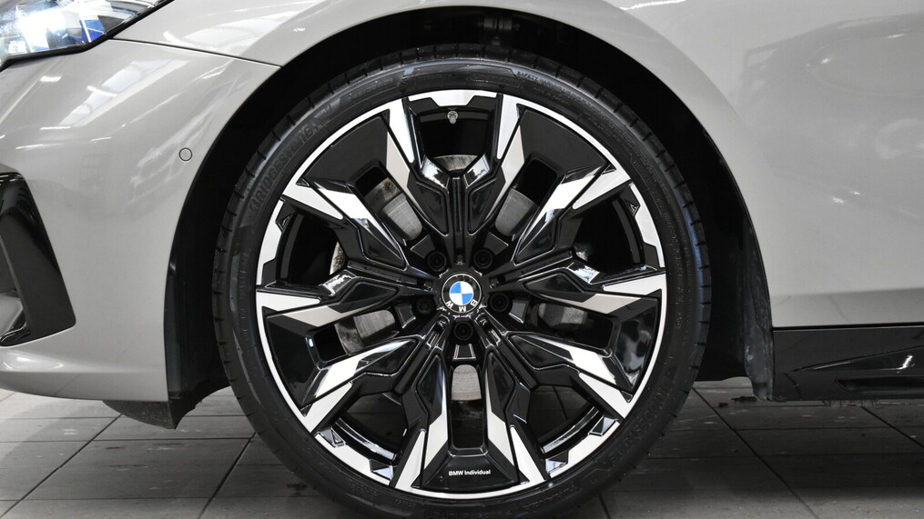 BMW Serii 5, 520