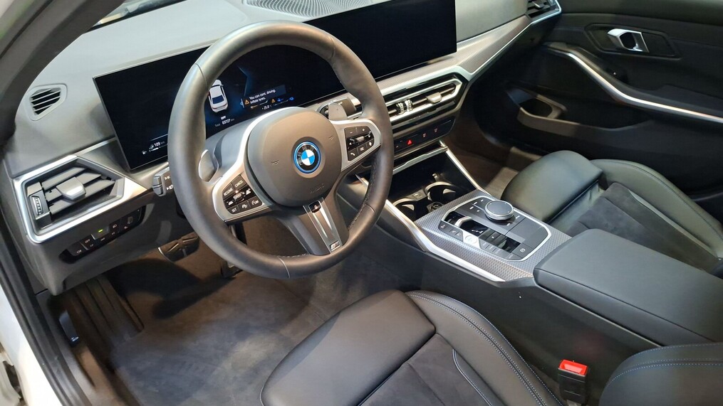BMW Serii 3, 330