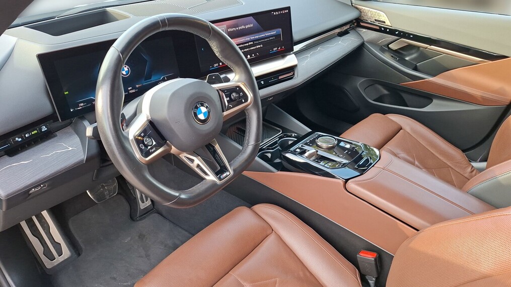 BMW Serii 5, 520