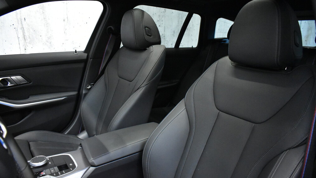 BMW Serii 3, 330
