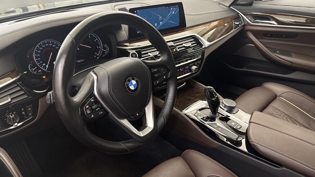 BMW Serii 5, 530