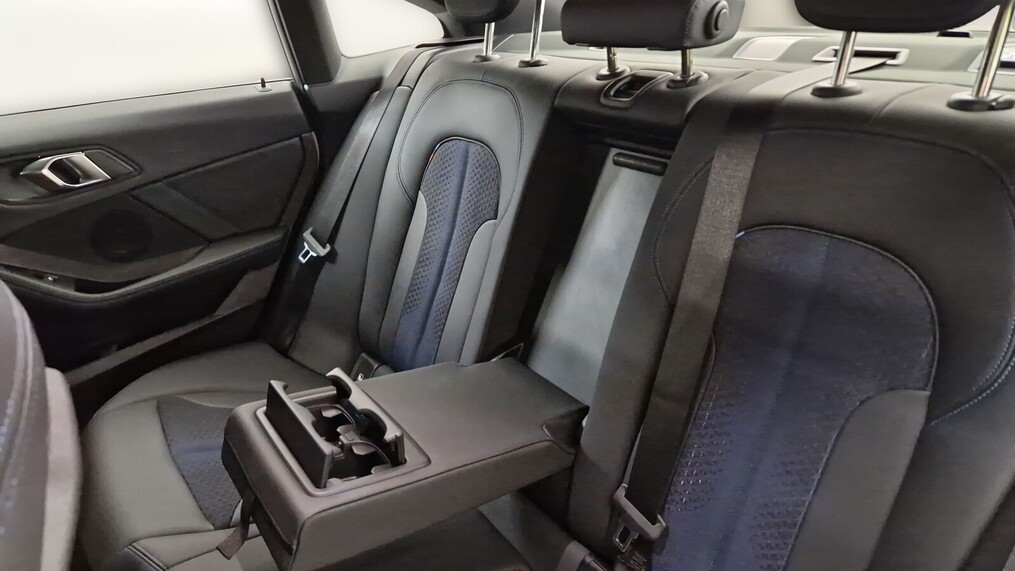 BMW Serii 2, 218