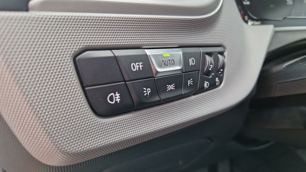 BMW Serii 2, 218