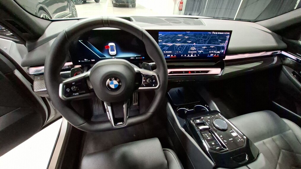 BMW Serii 5, 520