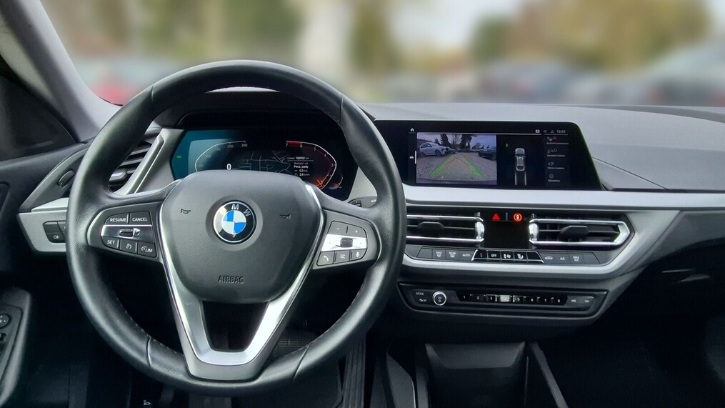 BMW Serii 2, 218