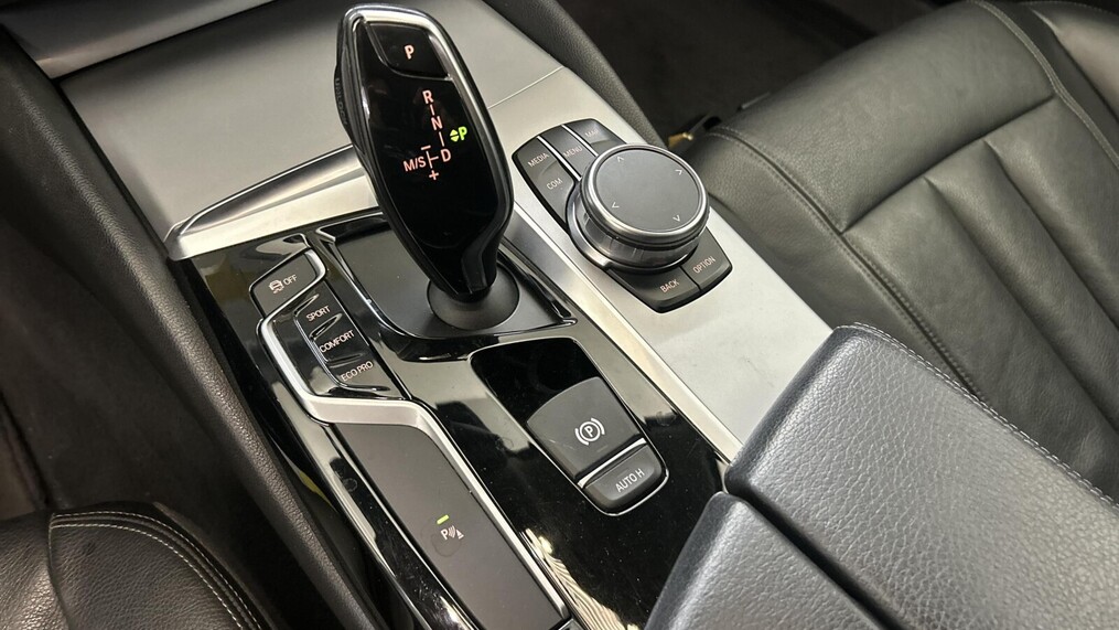 BMW Serii 5, 520