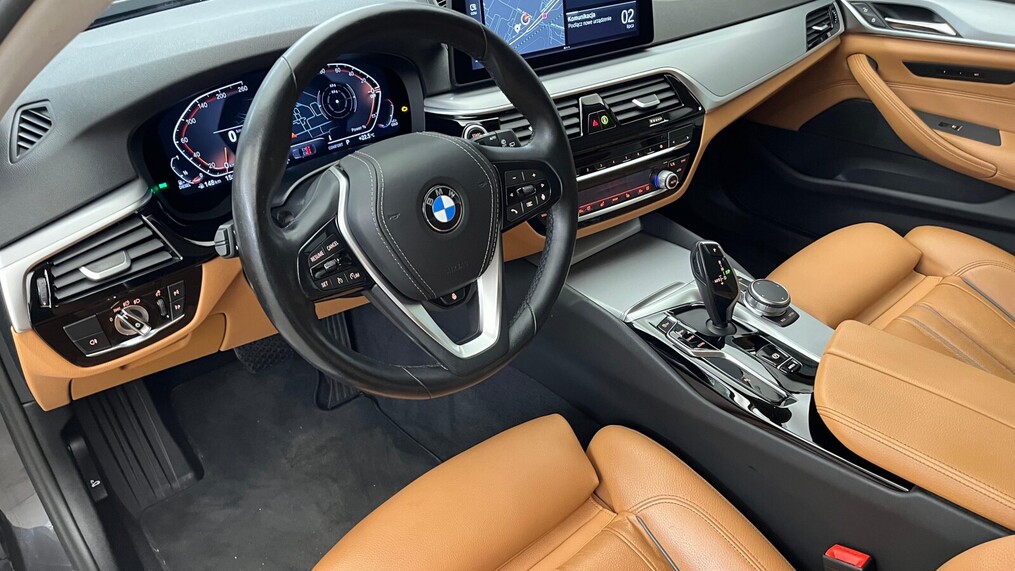 BMW Serii 5, 520