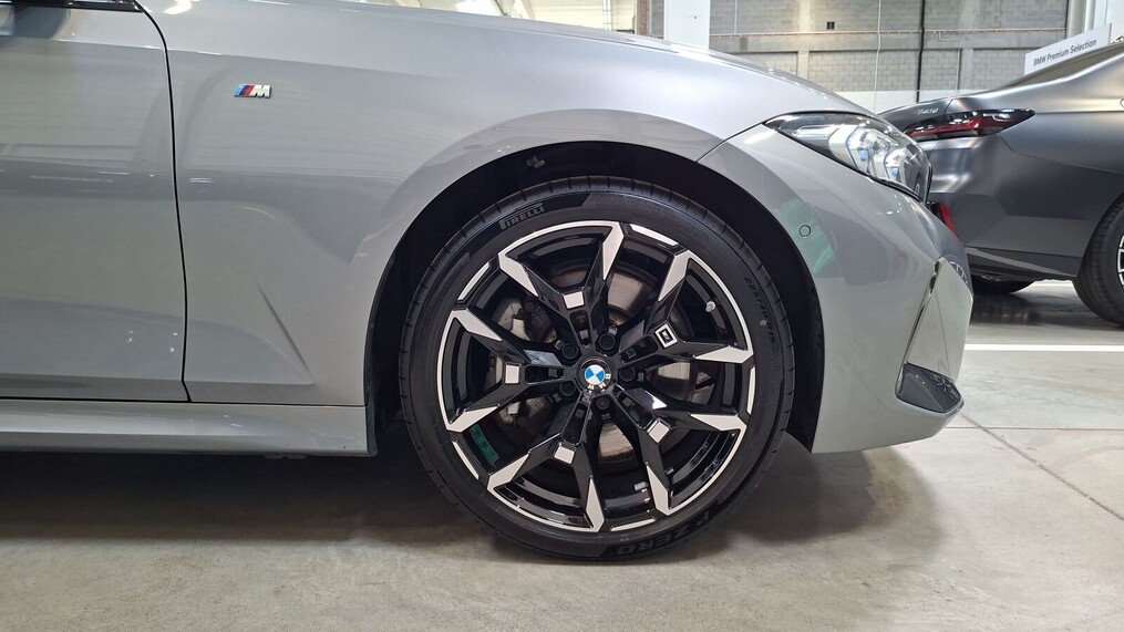BMW Serii 3, 330