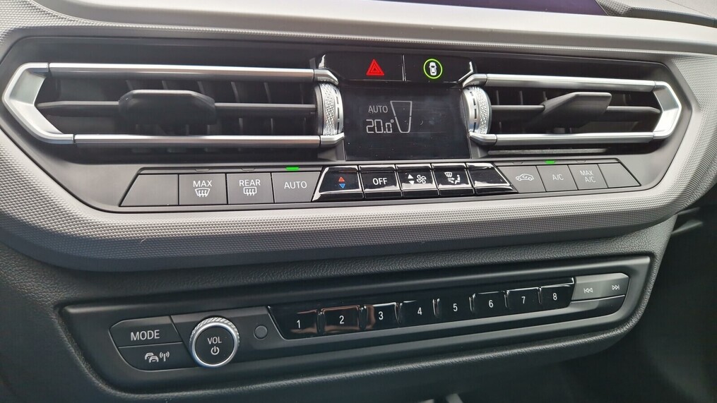 BMW Serii 2, 218