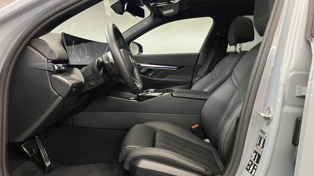 BMW Serii 5, 520