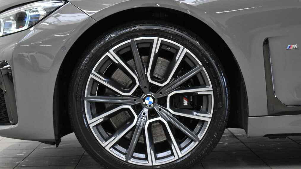 BMW Serii 7, 740