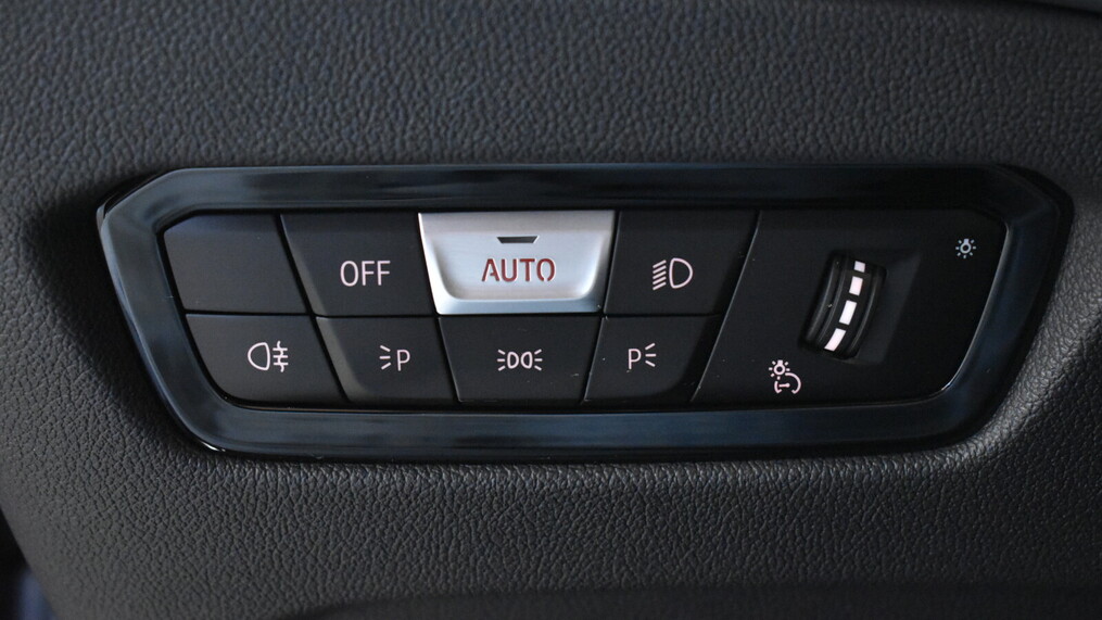 BMW Serii 3, 330
