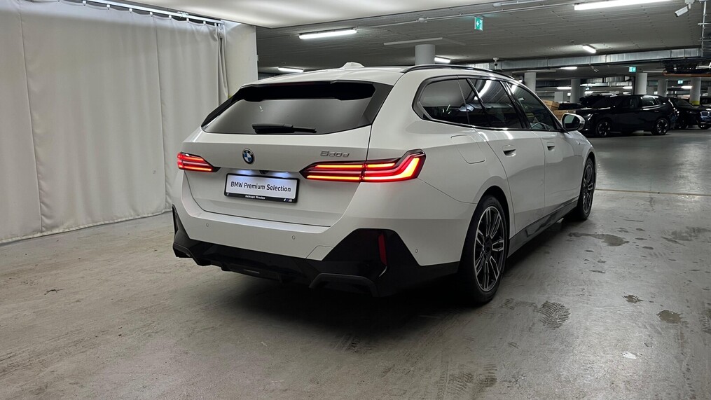 BMW Serii 5, 520
