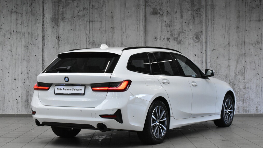 BMW Serii 3, 330