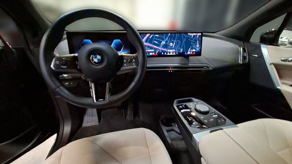 BMW iX