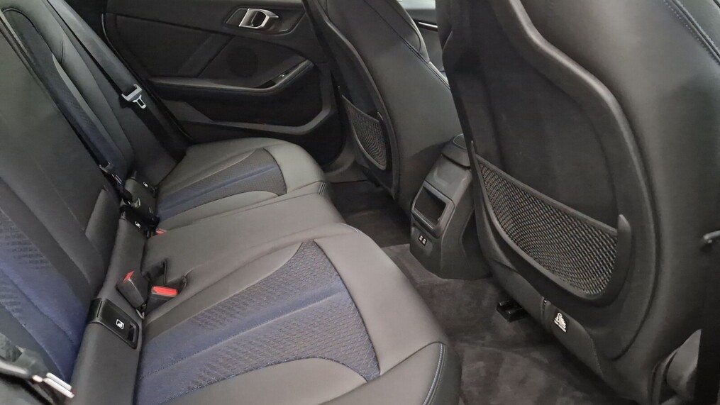 BMW Serii 2, 218