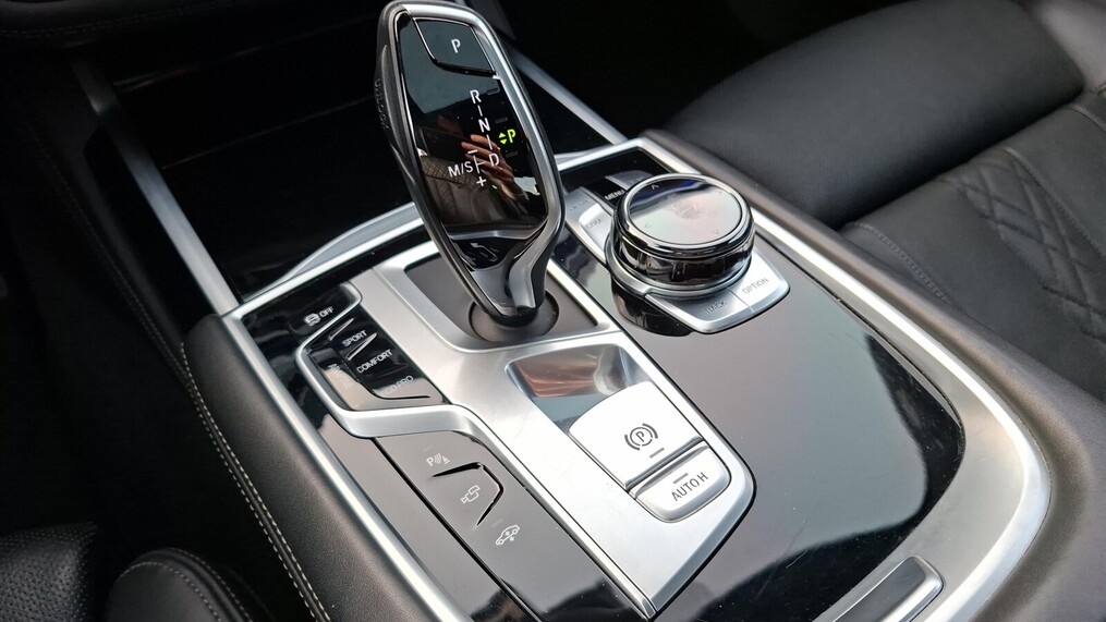 BMW Serii 7, 750