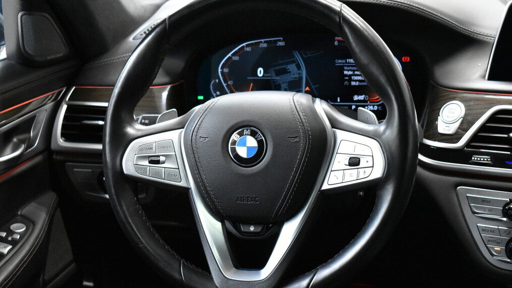 BMW Serii 7, 740