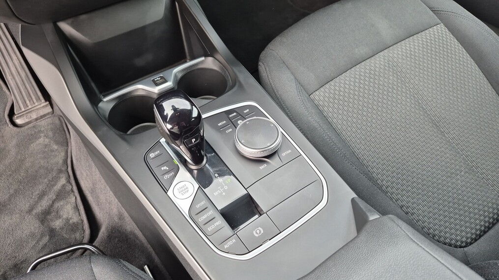 BMW Serii 2, 218