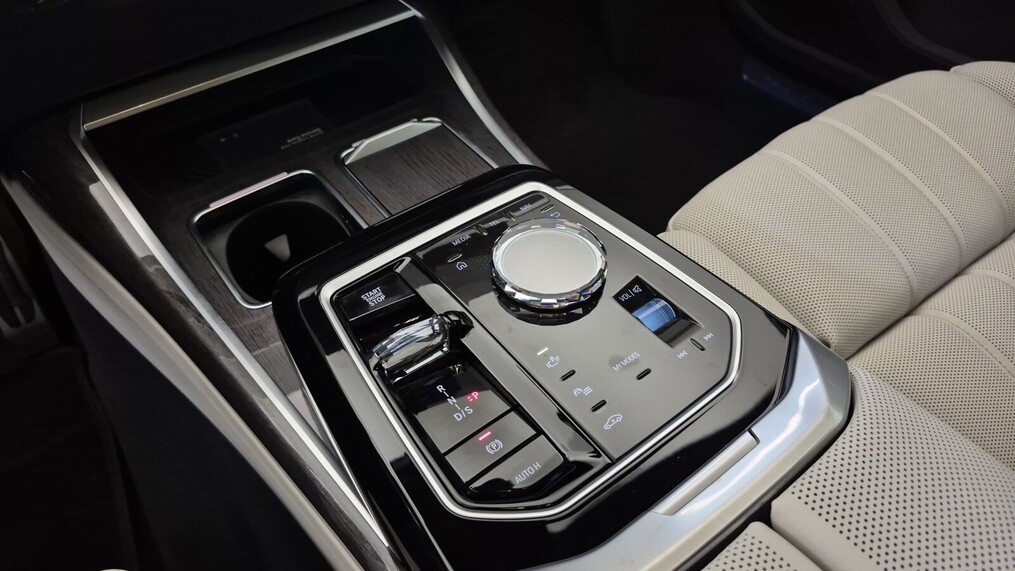 BMW Serii 7, 740