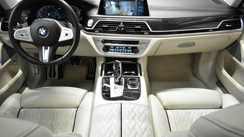 BMW Serii 7, 740
