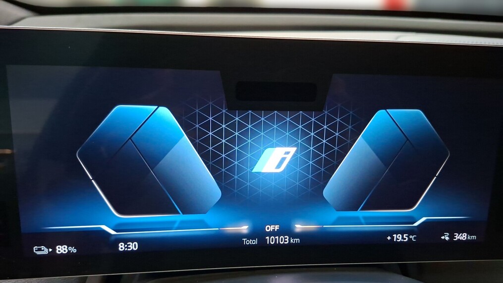 BMW iX