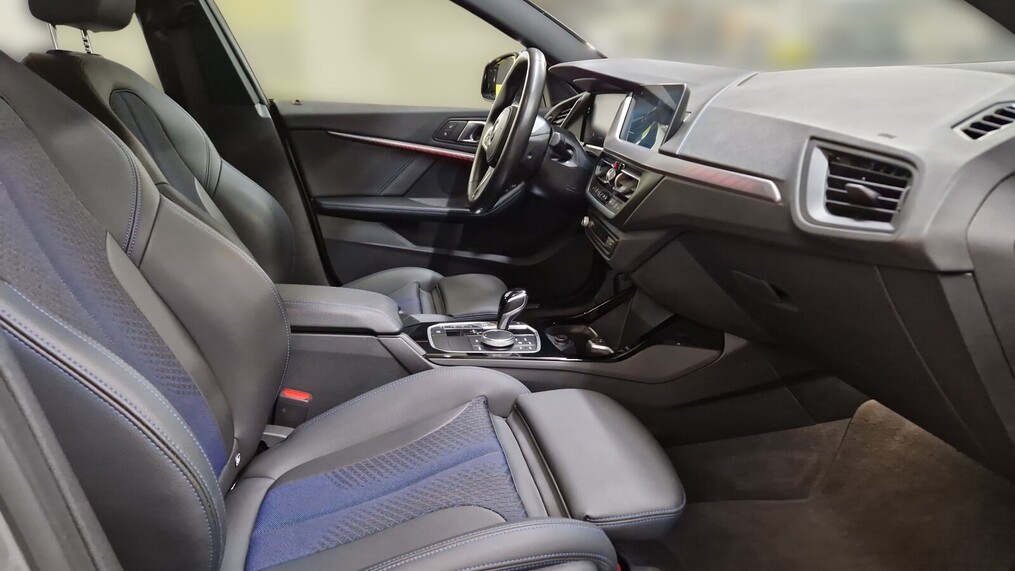 BMW Serii 2, 218