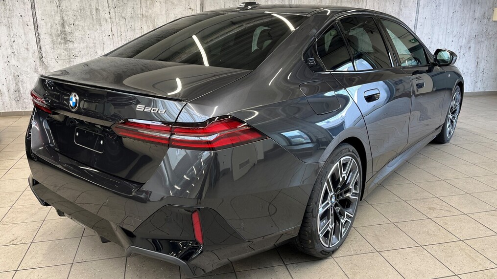 BMW Serii 5, 520