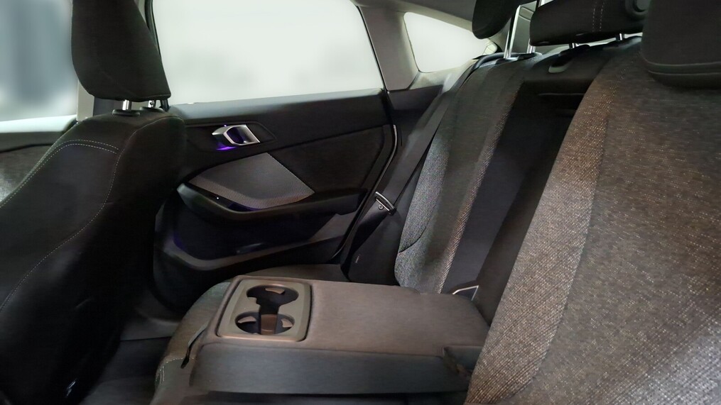 BMW Serii 2, 218