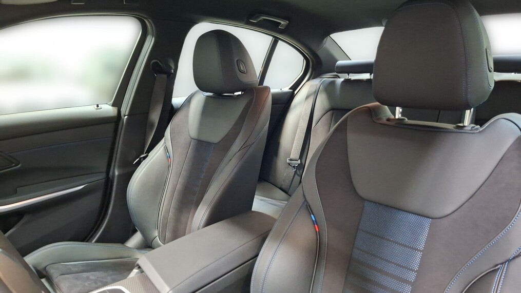 BMW Serii 3, 330
