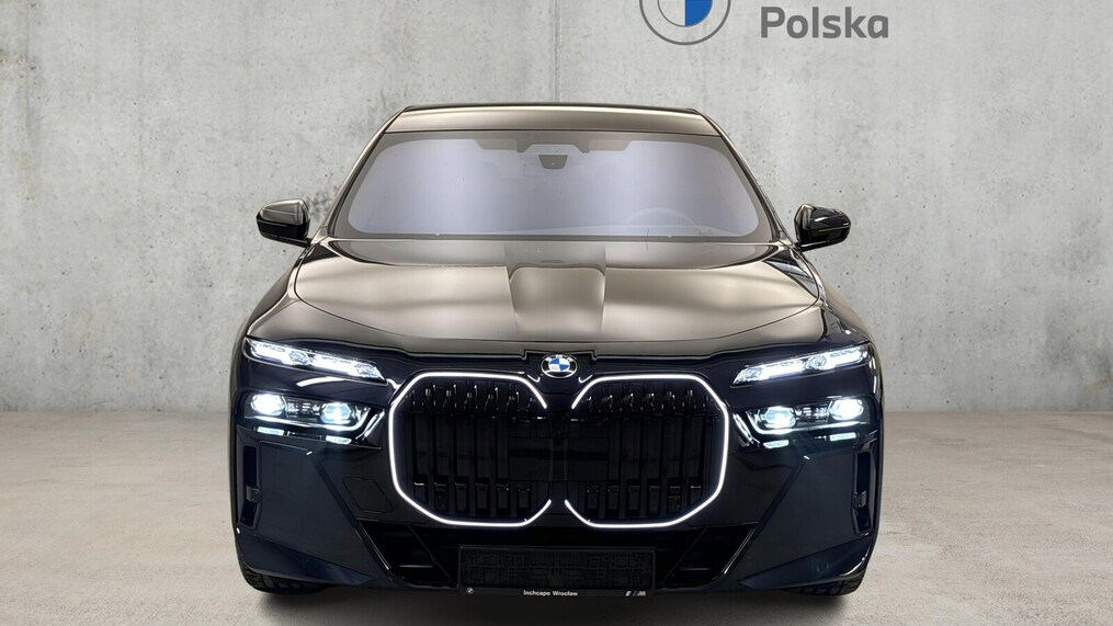 BMW Serii 7, 740