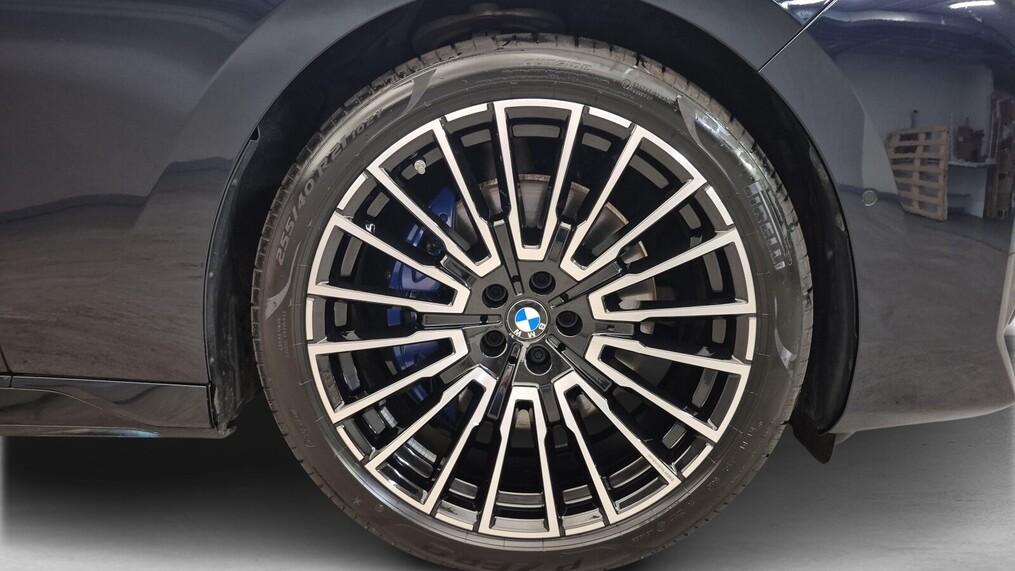 BMW Serii 7, 740