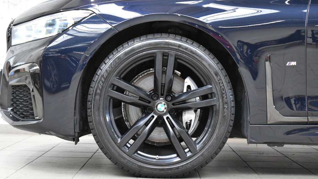 BMW Serii 7, 730