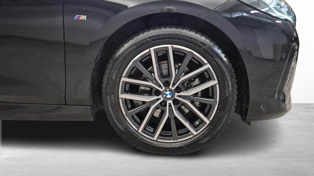 BMW Serii 2, 218
