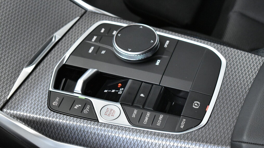 BMW Serii 3, 330