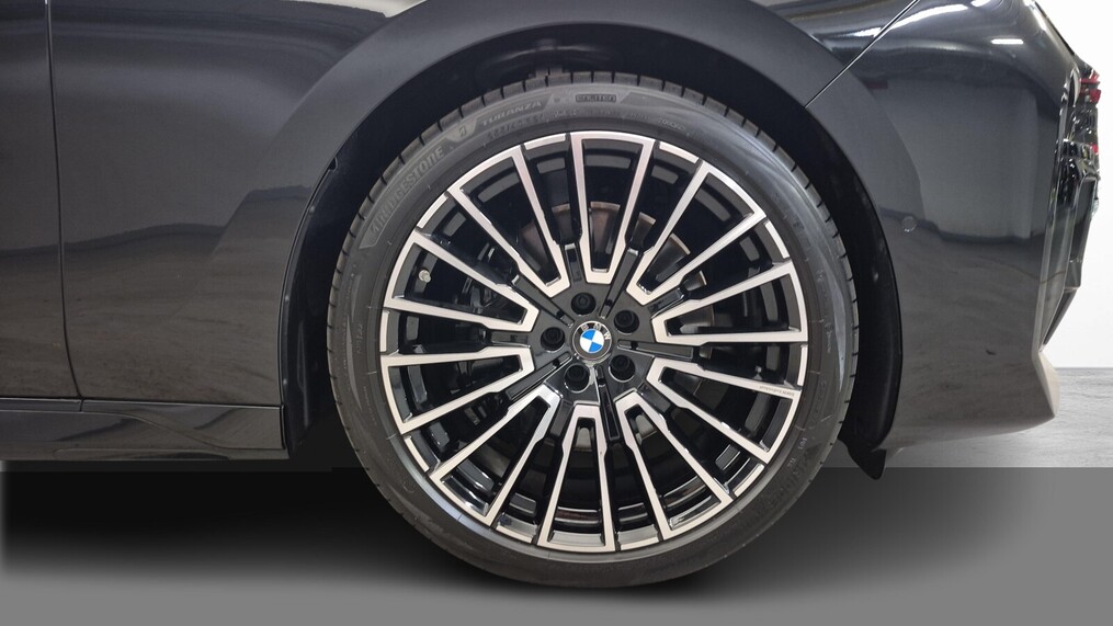 BMW Serii 7, 740