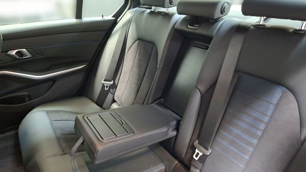 BMW Serii 3, 330