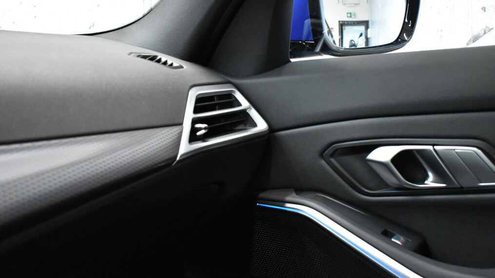 BMW Serii 3, 330