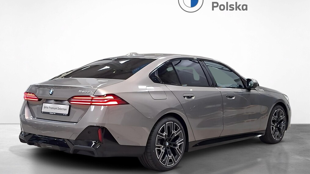 BMW Serii 5, 520