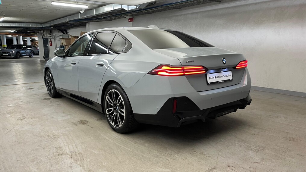 BMW Serii 5, 520