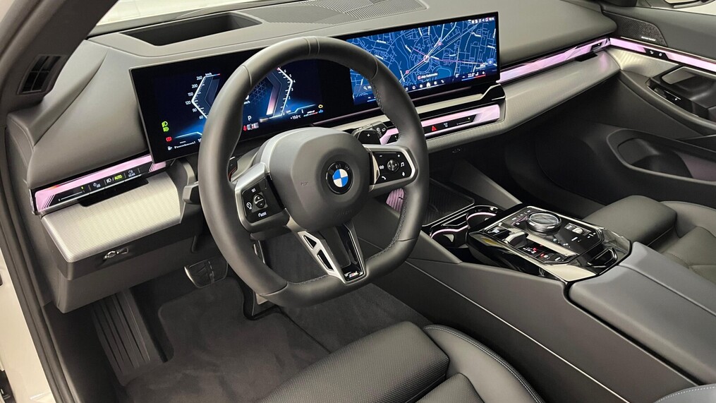 BMW Serii 5, 520