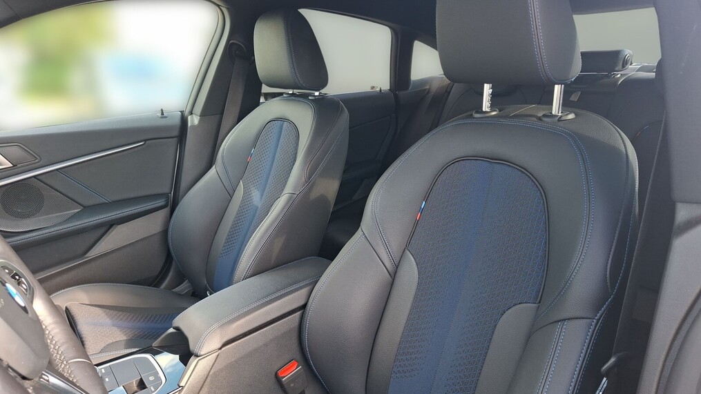 BMW Serii 2, 218