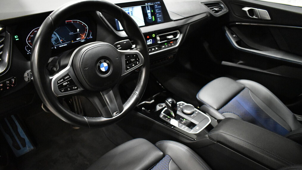 BMW Serii 2, 218