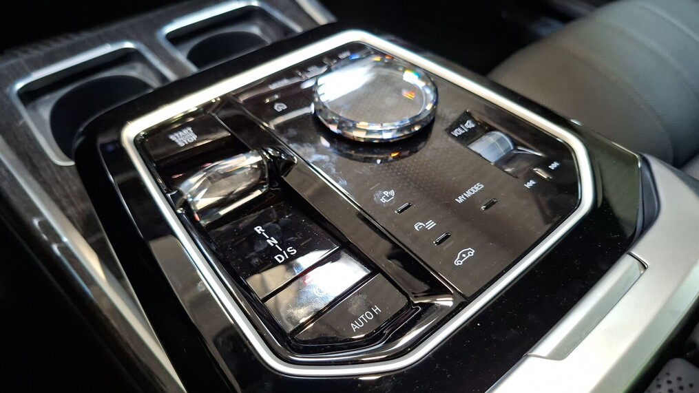 BMW Serii 7, 740