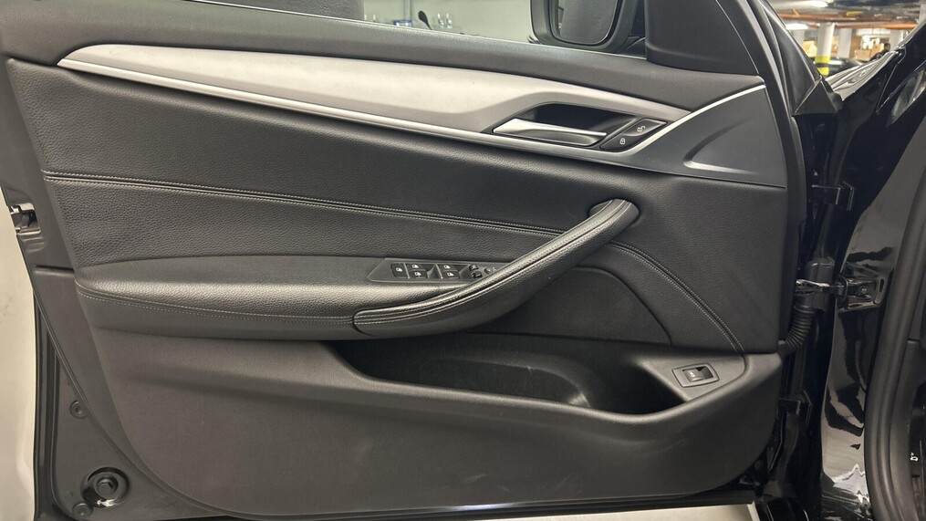 BMW Serii 5, 520