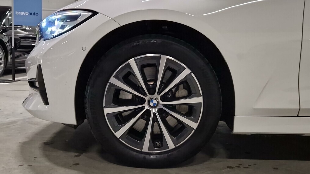 BMW Serii 3, 330