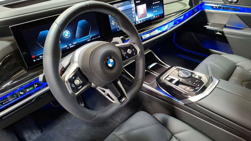 BMW Serii 7, 740