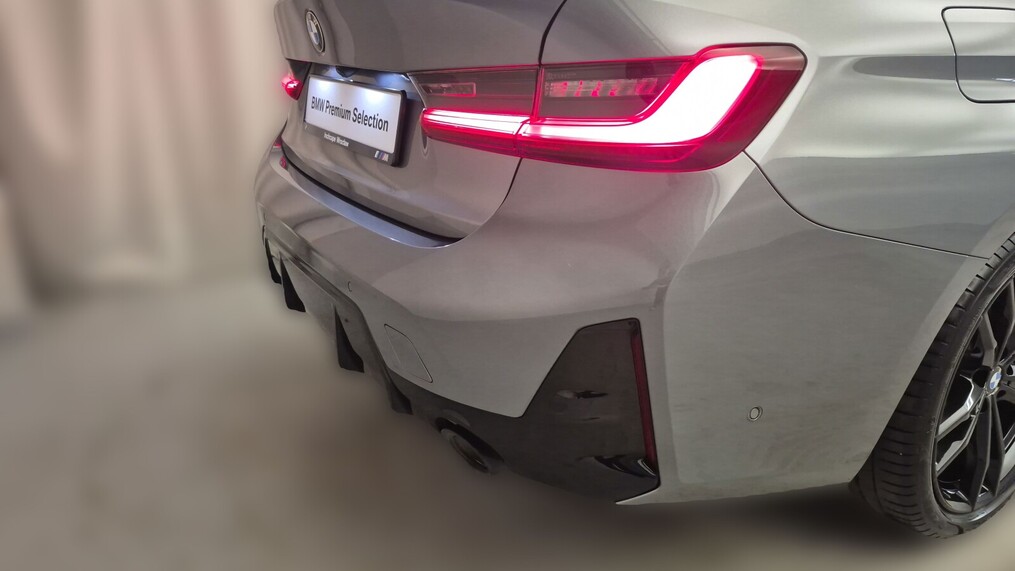 BMW Serii 3, 330