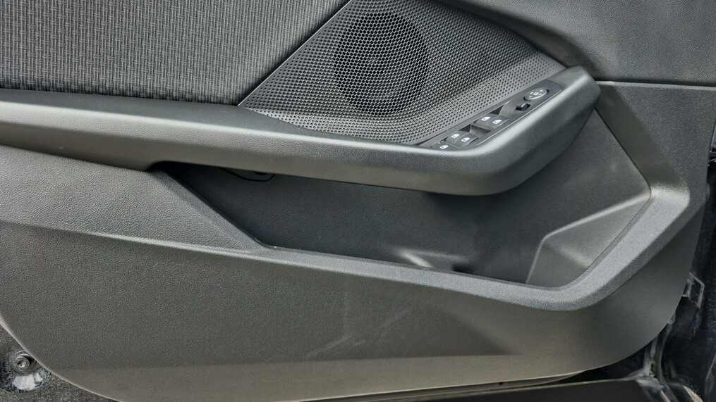 BMW Serii 2, 218