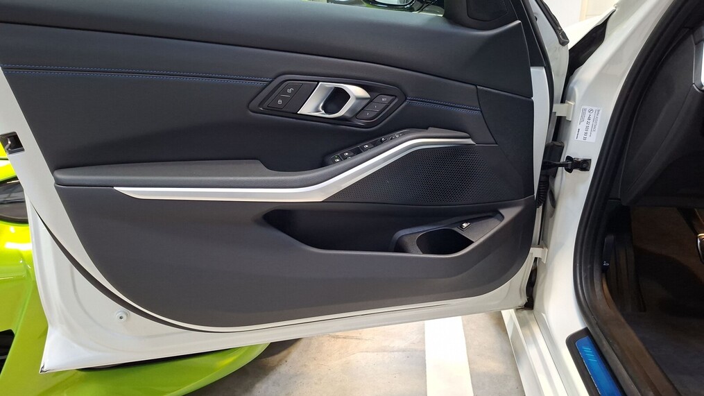 BMW Serii 3, 330
